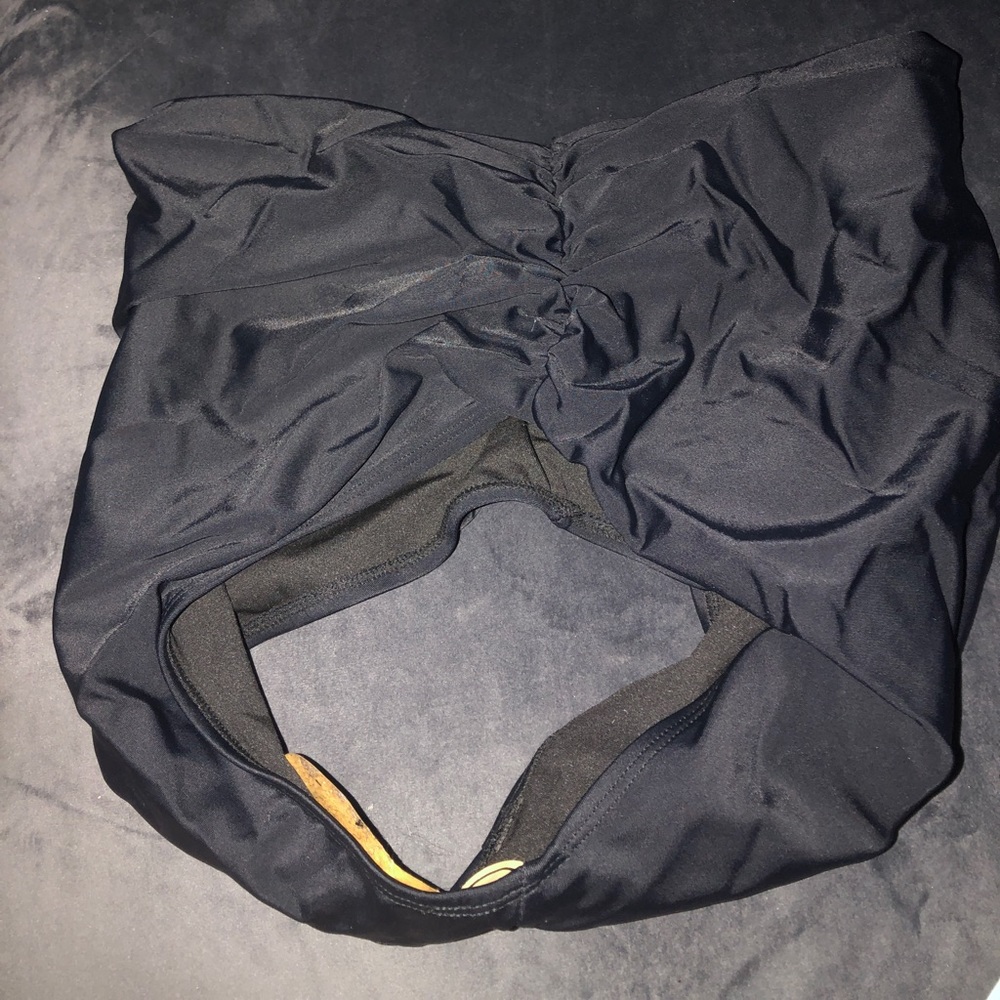Hilor Ruched Bottom - Picture 3 of 4